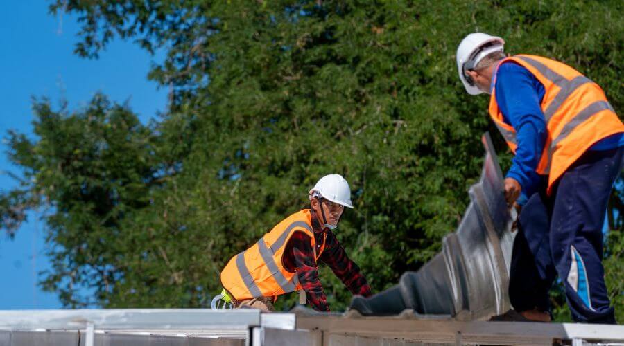 Professional gutter cleaning in Malcom, IA